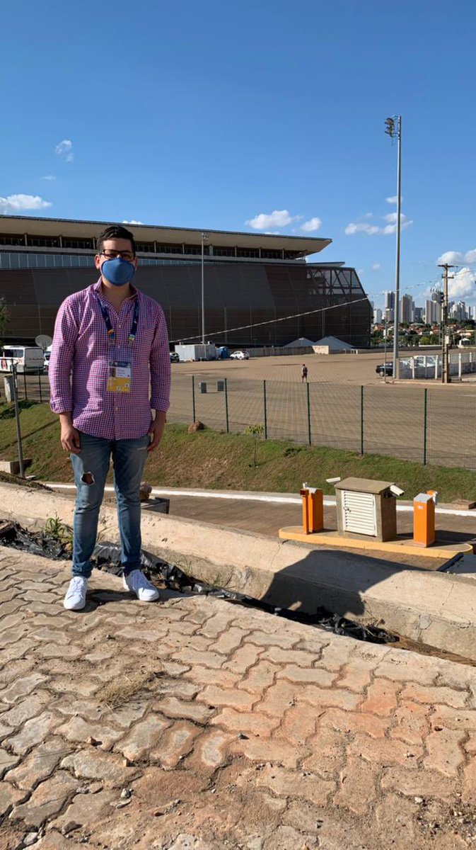 marcolopezc95's tweet photo. Calculo que en la zona de prensa estuvimos 70 personas:
45 periodistas brasileños
10 personas de @CONMEBOL
4 encargados de bar
8 periodistas colombianos
El profe Paúl Cevallos (Asistente de video de @LaTri)
Y estos 2 humildes ecuatorianos representando al país y a @Teradeportes https://t.co/LJRYFhK09k