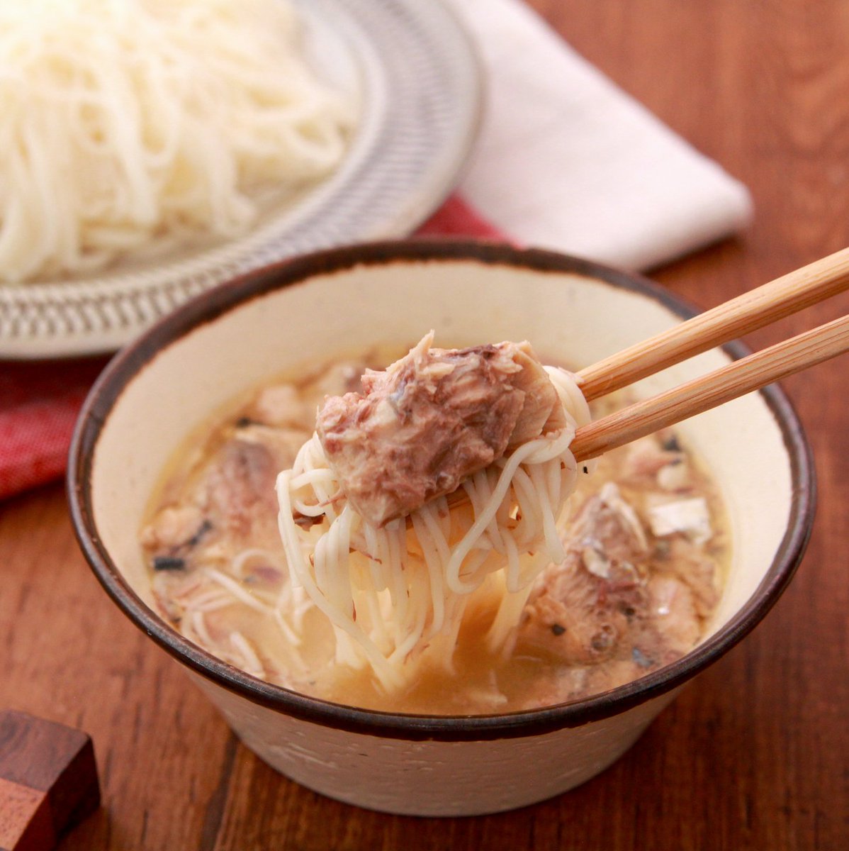 しかない料理のイガゴー 主材料1つでアホになるほどウマい簡単時短レシピ このサバ缶で作る素麺 だれ 混ぜるだけ簡単なんですけど ものすごい勢いで素麺さらっていきます めんつゆベース以外の味で食べたい時にめちゃくちゃおすすめです サバ水煮1缶 しかない料理のイガゴー 主材料1つでアホになるほどウマい簡単時短レシピ このサバ缶で作る素麺 だれ 混ぜるだけ簡単なんですけど ものすごい勢いで素麺さらっていきます めんつゆベース以外の味で食べたい時にめちゃくちゃおすすめです サバ水煮1缶