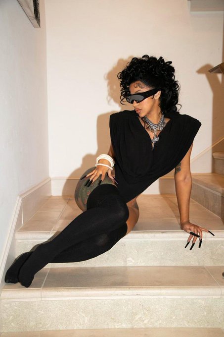 Watch Cardi B's leaked NSFW photo on TwXstars