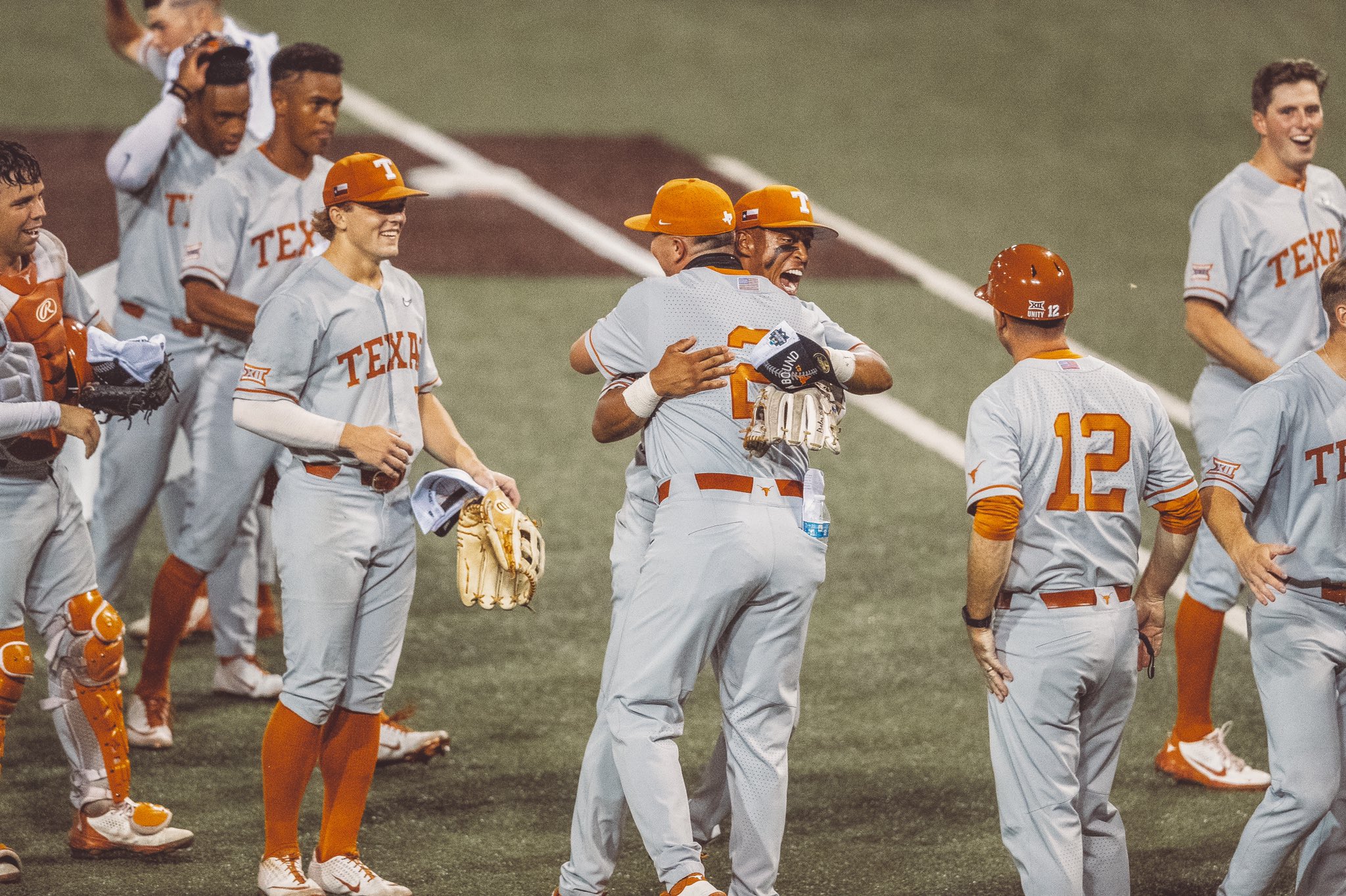 E30Xr2WWQAMJWed?format=jpg&name=large