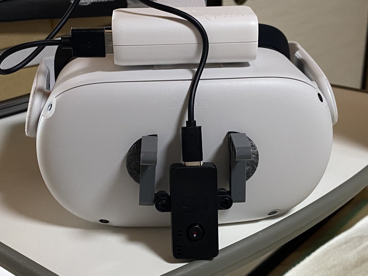 robo8080's tweet photo. モバイルバッテリーを小さくした。見た目も少しマシになったかな🤔 #M5Camera #M5Stack #OculusQuest2 https://t.co/qzLzqp4k71