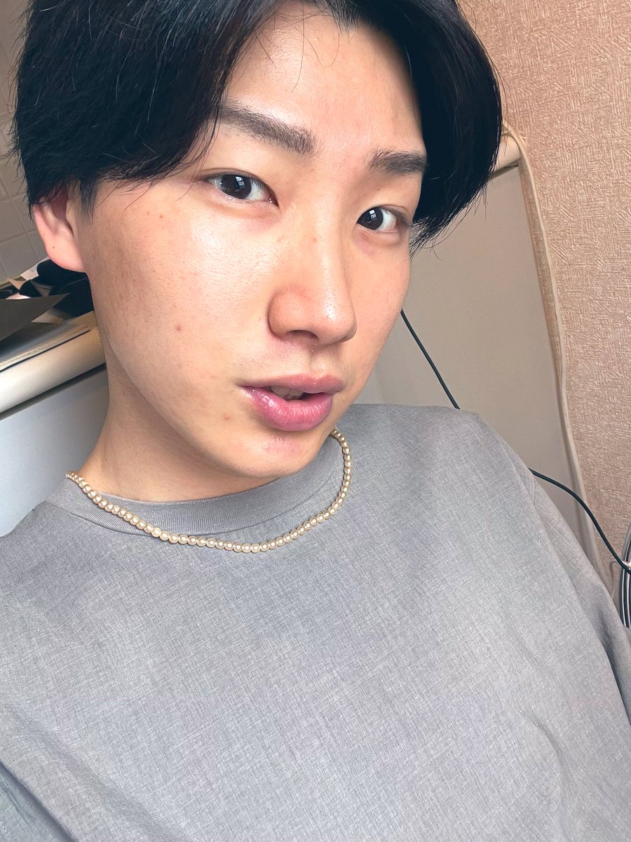 Miriko V Twitter 黒tシャツとか開襟シャツにも似合うんだって メンズパールネックレスって流行ってたんだね Miriko V Twitter 黒tシャツとか開襟シャツにも似合うんだって メンズパールネックレスって流行ってたんだね
