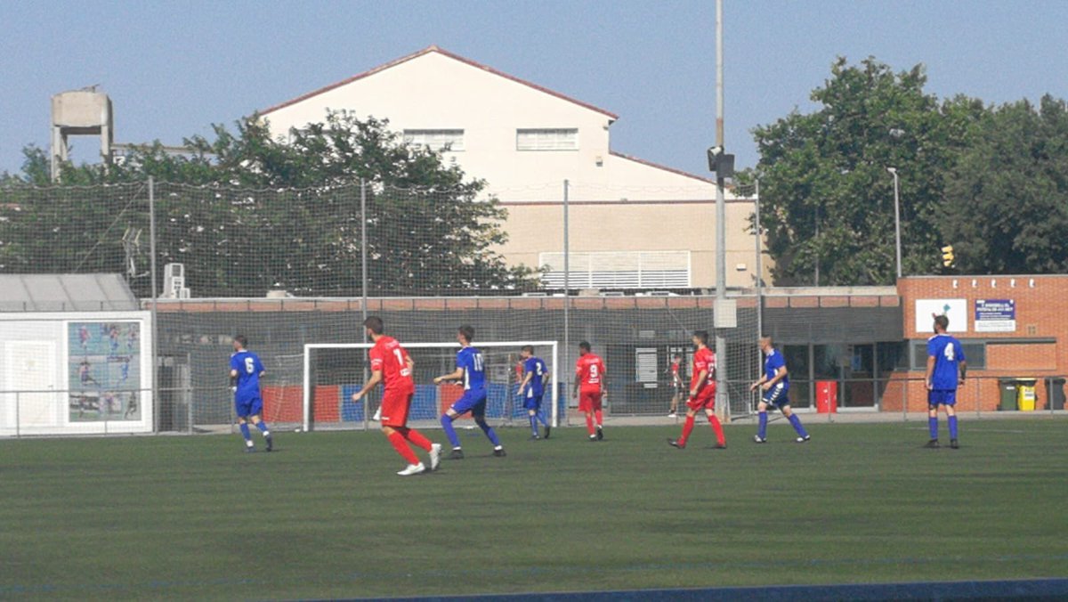 PDPajaril's tweet photo. Los nuestros ganan a la Marina Can Gambús 0-1. Gol de @Geeeniiis7 a pase de @21ivanrodriguez . Próximo partido contra @pueblonuevo2002. Vamos rojos!🔴🔴

#3cat6
#pajaril https://t.co/wKt9NKFO5p