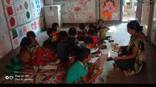 Padmini Dabade 32 years old is unrelenting and a passionate teacher who struggled a lot to reach this point...(Click on link to read more..) 
facebook.com/MumbaiMobileCr…

#teachers #earlychildhoodcareandeducation #earlychidhooddevelopment