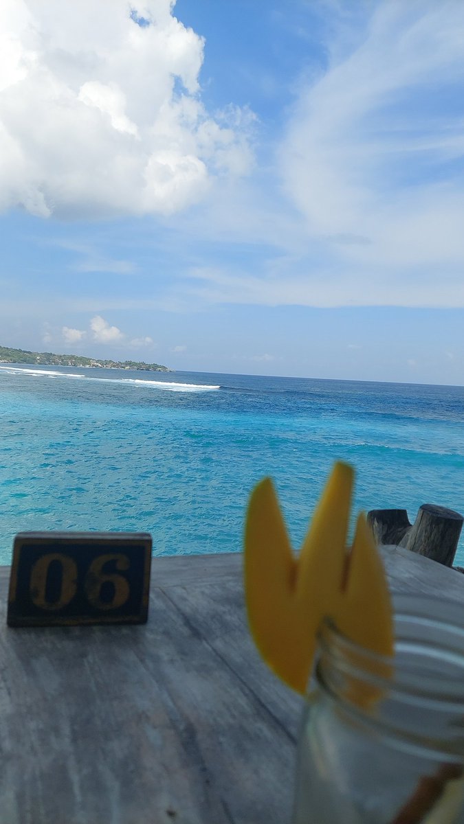cantikaadm's tweet photo. I don't wanna go home :( https://t.co/0t6fAvUcJQ