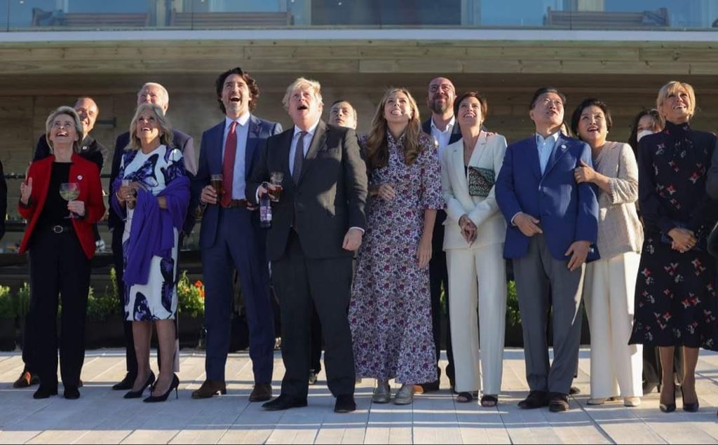 MartinDaubney's tweet image. “One more month to end the pandemic” for us lot

Beers on the beach - at taxpayers’ expense - with no social distancing for this lot #ImDone