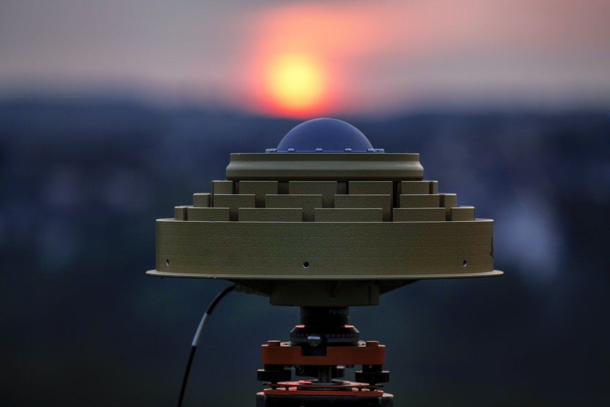 Weil Deutschland gerade rund um die Uhr vermessen wird, haben wir zum #Wochenstart von unserem Messtrupp in Wolkenstein im #Erzgebirge diesen wunderschönen #Sonnenaufgang bekommen. #Deutschlandwirdvermessen #Geodäsie #Vermessung #GNSS
