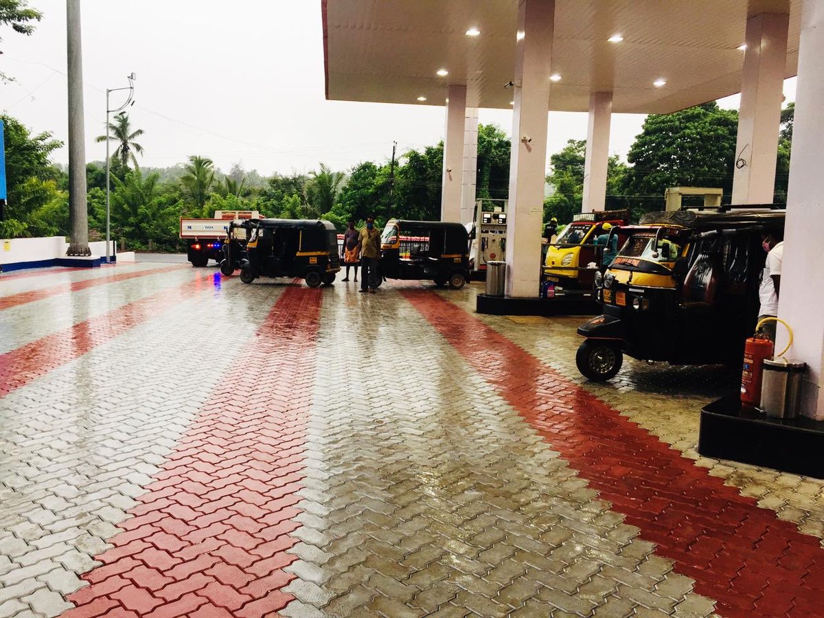 AMadumool's tweet photo. Free 3 litre petrol/diesel to all autos in my petrol pump in my home town today. 150 autos already took the benefit since morning. A symbolic gesture during lockdown. https://t.co/GFOGqNOfEf