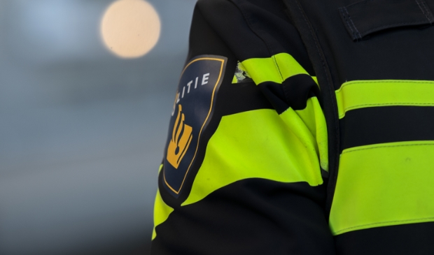 Politie houdt twee inbrekers aan op de Vinkenpolderweg in Alblasserdam - ..