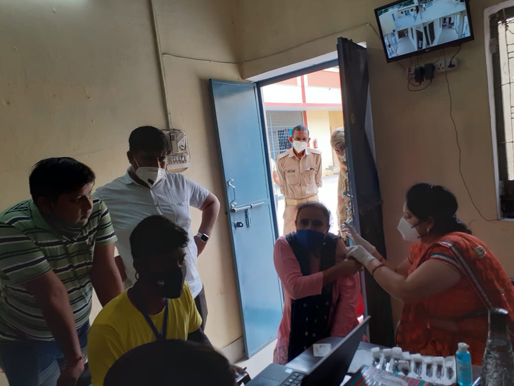 DPO Baghpat (@dpobpt) on Twitter photo рдЬрдирдкрдж рдХреЗ рдкреНрд░реЛрдмреЗрд╢рди рдХрд╛рд░реНрдпрд╛рд▓рдп/рдорд╣рд┐рд▓рд╛ рдХрд▓реНрдпрд╛рдг рд╡рд┐рднрд╛рдЧ рдХреЗ рдХрд╛рд░реНрдпрд╛рд▓рдпреЛрдВ рдореЗрдВ рдХрд╛рд░реНрдпрд░рдд рдЕрдзрд┐рдХрд╛рд░рд┐рдпреЛрдВ рдПрд╡рдВ рдХрд░реНрдордЪрд╛рд░рд┐рдпреЛрдВ рдХреЗ рд╡реИрдХреНрд╕реАрдиреЗрд╢рди рд╣реЗрддреБ рдХреИрдВрдк рдХрд╛ рдЖрдпреЛрдЬрди рдХрд┐рдпрд╛ рдЧрдпрд╛ред рдЕрдзрд┐рдХрд╛рд░рд┐рдпреЛрдВ/рдХрд░реНрдордЪрд╛рд░рд┐рдпреЛрдВ рдиреЗ рд╡реИрдХреНрд╕реАрдиреЗрд╢рди рдХрд░рд╛рдпрд╛ред <a href="/DmMuzaffarnagar/">DM MUZAFFARNAGAR</a> <a href="/CDOMuzaf/">CDO Muzaffarnagar</a> <a href="/UPMahilaKalyan/">UP Mahila Kalyan</a> <a href="/DPOSaharanpur/">District Probation Officer, Saharanpur</a> рдЬрдирдкрдж рдХреЗ рдкреНрд░реЛрдмреЗрд╢рди рдХрд╛рд░реНрдпрд╛рд▓рдп/рдорд╣рд┐рд▓рд╛ рдХрд▓реНрдпрд╛рдг рд╡рд┐рднрд╛рдЧ рдХреЗ рдХрд╛рд░реНрдпрд╛рд▓рдпреЛрдВ рдореЗрдВ рдХрд╛рд░реНрдпрд░рдд рдЕрдзрд┐рдХрд╛рд░рд┐рдпреЛрдВ рдПрд╡рдВ рдХрд░реНрдордЪрд╛рд░рд┐рдпреЛрдВ рдХреЗ рд╡реИрдХреНрд╕реАрдиреЗрд╢рди рд╣реЗрддреБ рдХреИрдВрдк рдХрд╛ рдЖрдпреЛрдЬрди рдХрд┐рдпрд╛ рдЧрдпрд╛ред рдЕрдзрд┐рдХрд╛рд░рд┐рдпреЛрдВ/рдХрд░реНрдордЪрд╛рд░рд┐рдпреЛрдВ рдиреЗ рд╡реИрдХреНрд╕реАрдиреЗрд╢рди рдХрд░рд╛рдпрд╛ред <a href="/DmMuzaffarnagar/">DM MUZAFFARNAGAR</a> <a href="/CDOMuzaf/">CDO Muzaffarnagar</a> <a href="/UPMahilaKalyan/">UP Mahila Kalyan</a> <a href="/DPOSaharanpur/">District Probation Officer, Saharanpur</a>