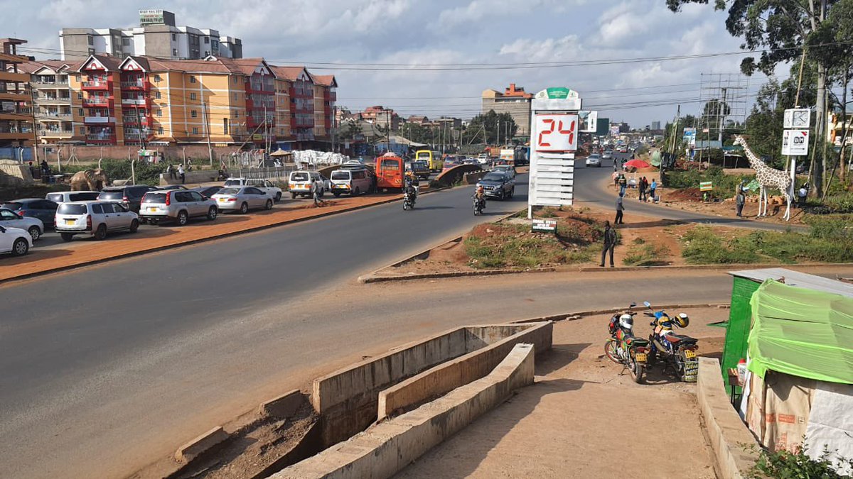 No U-turn provision at Jamuhuri Road for cars from Karen &amp; Ngong heading to ASK Showground, the new Stadium, Nairobi Chapel,<a href="/EAKennelClub/">EA KennelClub</a>, <a href="/FilmStudios_ke/">Film Studios Kenya</a>, Polo Club, @BMSecurity &amp; Kibra!

@KuraRoads, kindly create a turn to ease traffic congestion &amp; inconvenience.
#JamuhuriUTurn