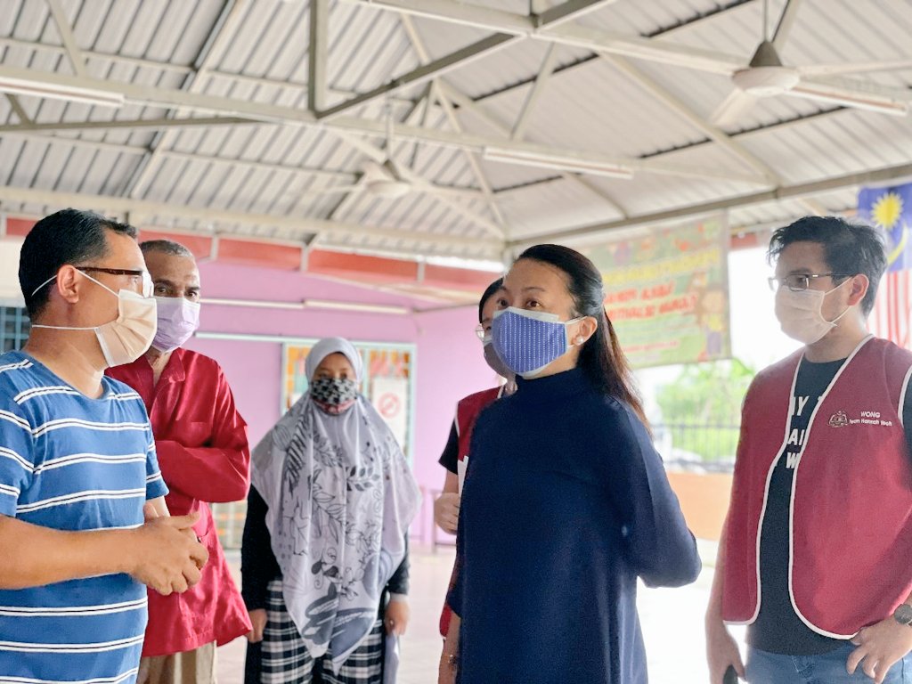 Hannah Yeoh On Twitter Semakin Banyak Permohonan Bantuan Makanan Diterima Daripada Penduduk Segambut Saya Telah Usahakan 63 Pek Bantuan Makanan Dan Diserahkan Kepada Perbadanan Pengurusan Flat Taman Sejahtera Untuk Diagihkan Kepada Keluarga