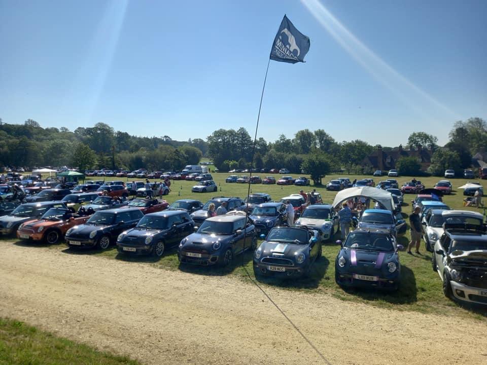 MiniacsOnly's tweet photo. Great day at @Beaulieu_Hants so good to be back ! Great venue, fab weather Miniacs representing 💪🏻 https://t.co/sObpTY5JyT