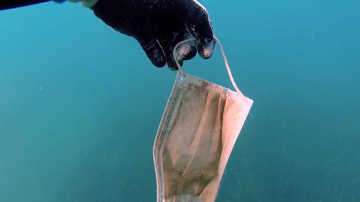bloomingtalesff's tweet photo. The Mediterranean is Europe’s most polluted sea, with an estimated 200,000 tonnes of plastic waste dumped into its waters every year. 
Over the summer, an increasing number of surgical masks and gloves have been found off European coasts. @ancaulea 
#saveouroceans #ocean https://t.co/52Hz7lqeAR
