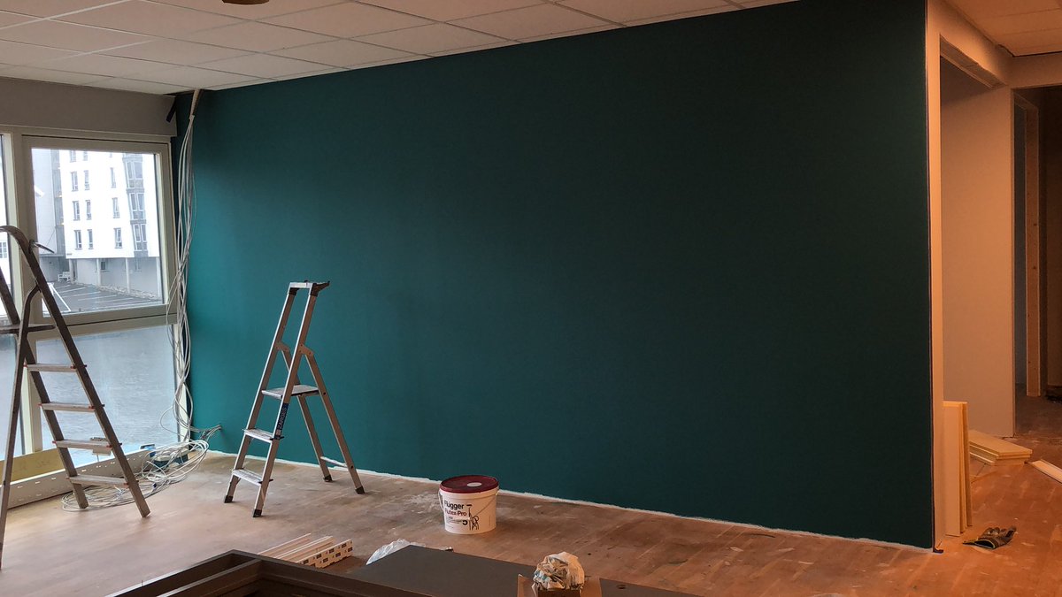 How’s it going? My cat and boyfriend kept me up all night so I’m broken today. Painted these cool colours at work today tho ✌🏻 Have a nice day, I’m gonna sleep when I come home from work haha