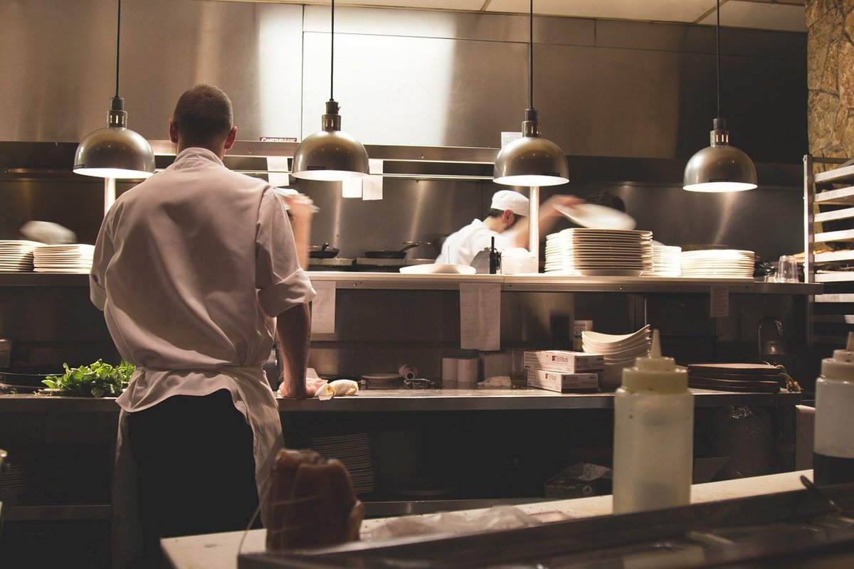 El Arte de #trabajar en la #cocina se brinda con mimo. ✨ La coordinación de todos los integrantes es fundamental y como resultado se obtiene un suculento menú en donde todos participan.