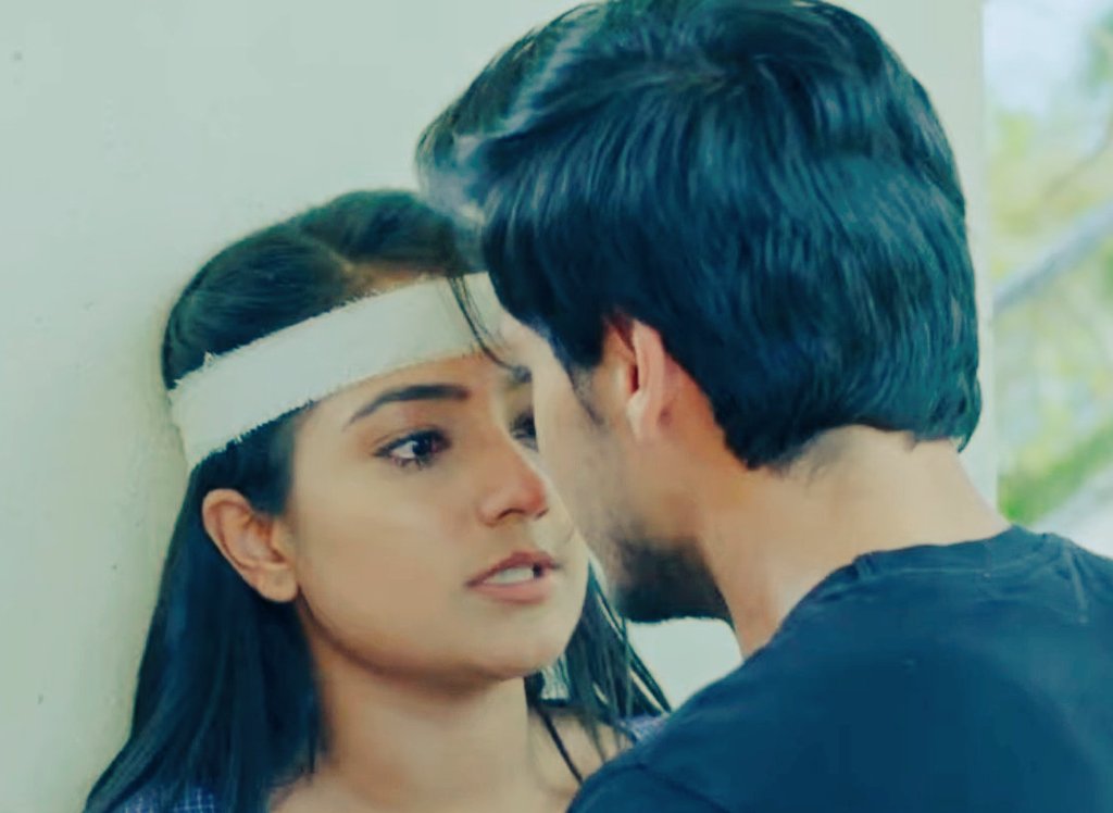 _alien_fromIPZN's tweet photo. AVM:- Asked tum Kuch Karti kyun Nahi?
I want this reply from Ishqi
ISHQI:- kya Karu kiss kardun tumko....itne hot kese ho! black tee main itne pass Ake chahete kya ho AVM mujhse .... 😌🔥
#IshkParZorNahi #ITV #showonfire #IPZN #Ishqaan 🥵🔥 please @SonyTV OST dedo! https://t.co/X0t2iRitdm