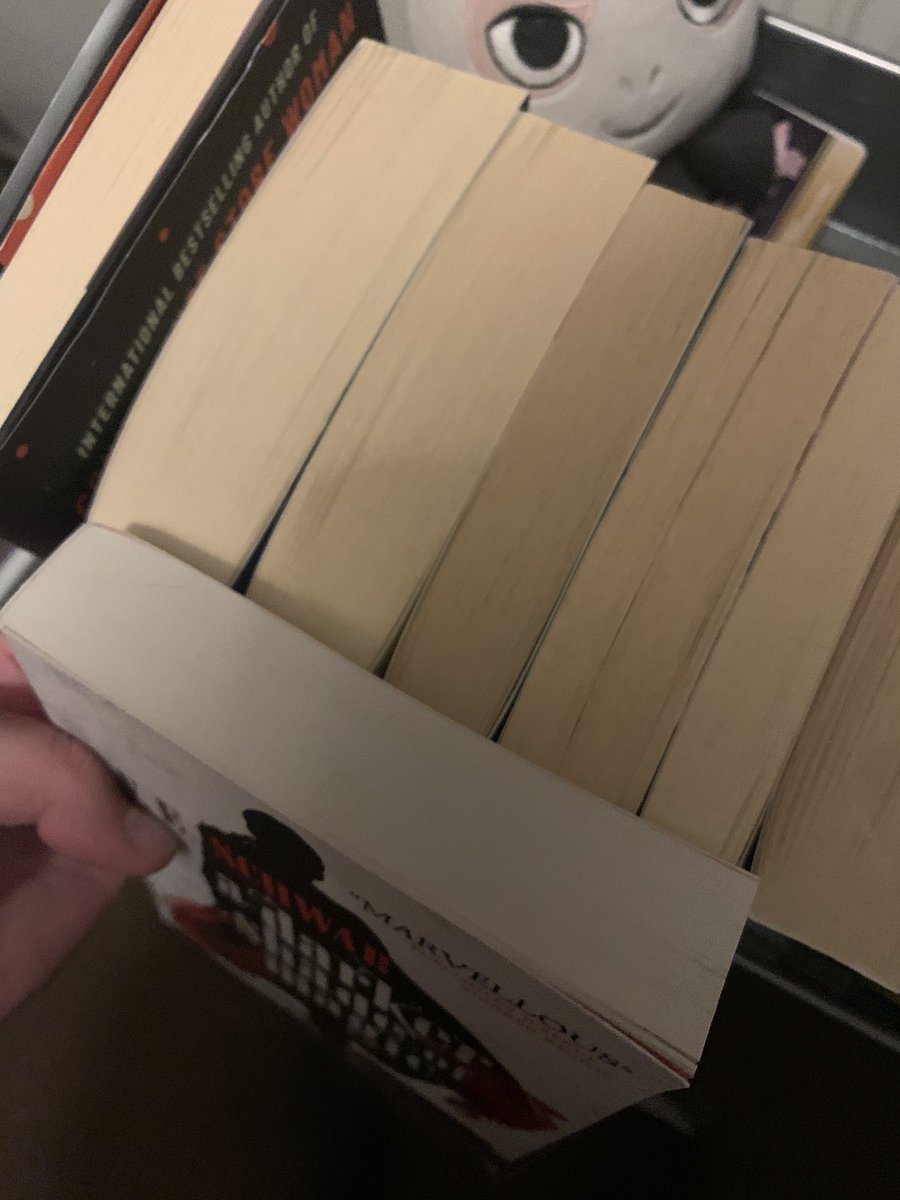 Friend: you’ll get sun damage if you leave your books there
Me: nah they’ll be fine
Me: *buys new book and compares* 🥴
#booktwitter #sundamage #oops