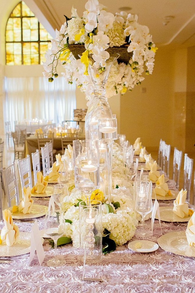 Loving all wedding details.   
Photography: <a href="/jaxonphoto/">LR Jackson</a>
Venue: @southernexchangeballrooms
Planner: <a href="/bmooreevents/">B. Moore Events</a>
Decor: @akeemclayton

#southernexchangeatl #atlantavenue #atlvenue  #weddingvenue #historicvenue #atlantahistory #dreamwedding #atlantawedding