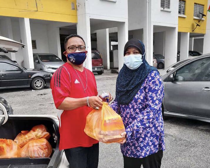 putra_centre's tweet photo. Despite the MCO, we still managed to prepare the kits and arrange the distribution of the kits which were all done entirely online.
We’d like to express many thanks to all the donors for your contribution and endless support for this campaign!
#PUTRAForTheCommunity https://t.co/IlfcfWNHLy