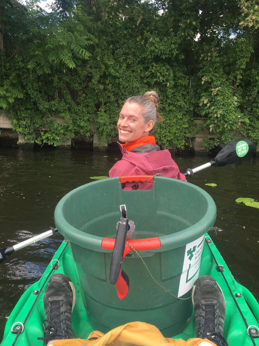 hl_albert's tweet photo. Great Sunday afternoon Kayaking down to Müggelsee from @Mellow_Park with @j_ivories @ecbourne &amp; Clara R.F. helping to clean up the Spree @GreenKayak_ngo #cleanupyourrubbish #keepwaterclean #greenkayak https://t.co/YoFOLBSwYh