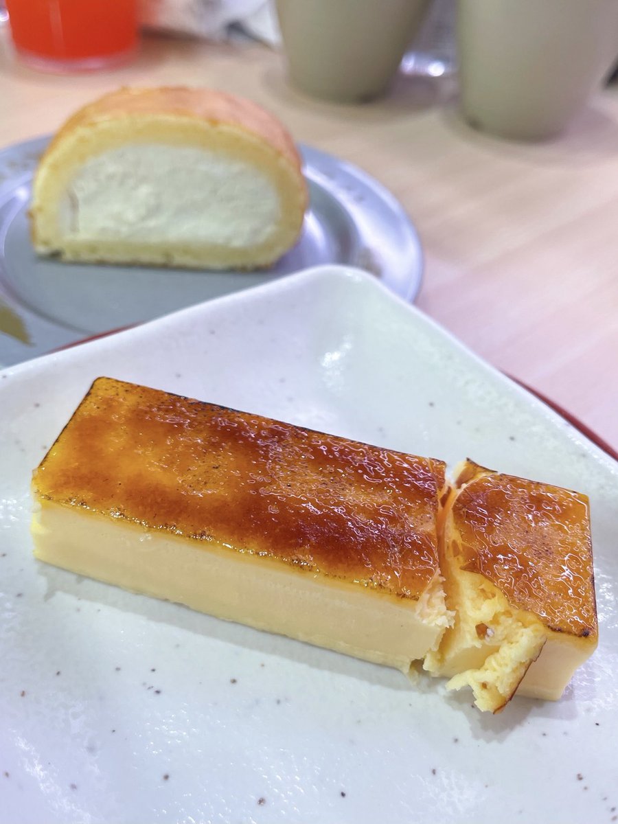 jomjamrnp's tweet photo. มาโดนซูชิโร🇯🇵ใดๆคือขนมหวานของที่นี้เด็ดมาก ชอบกว่าซูชิอีก 
-คาตาลาน่าไอซ์บรูเล่ ตัวนี้เหมือน��ีสเค้กเลยค่ะ ข้างบนกรอบ ข้างในเย็นๆ ข้างล่างนุ่ม ละลายในปาก วานิลลาแน่นๆ
#kinjonauan2019 #อร่อยนะรู้ยัง
#อร่อยข้างทาง #aroi #อร่อยบอกต่อ
#อร่อยไปแดก #อร่อยจนต้องบอกต่อ
#อร่อยจนต้องรีวิว https://t.co/opN99r2bon