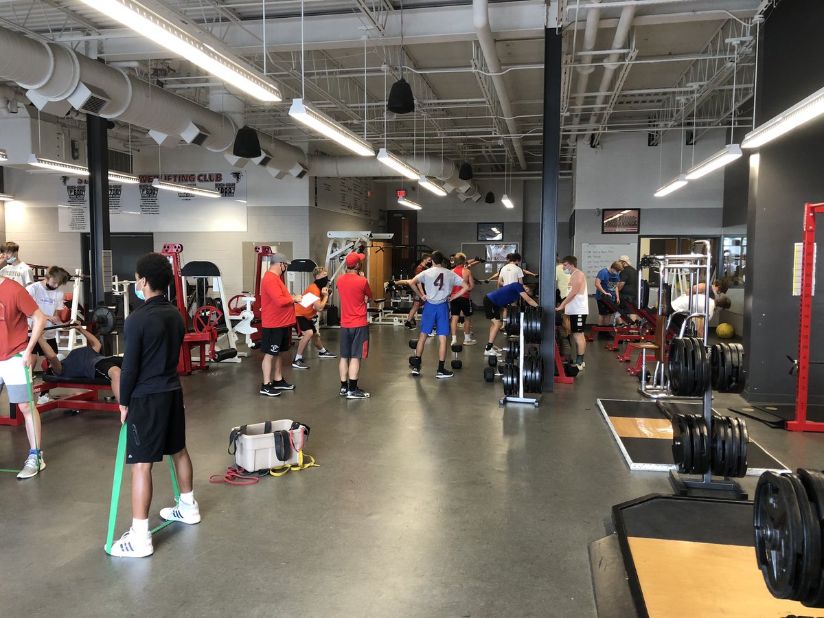 StJohnsSports's tweet photo. The summer weight room is packed!  Go Redwings! @SJSportsPage @StJohnsFB https://t.co/w9AgNiKgKA