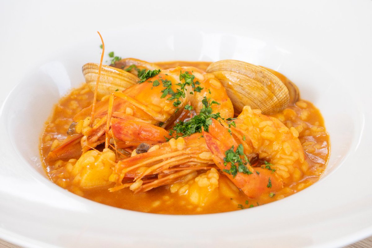 creandococina's tweet photo. 💥Arroz caldoso de mariscos y Magret de pato con salsa Hoisin y fresas💥 De los chef Jose Antonio Ruiz y Giorgio Aratan  👌🏽💥Itsaskiekin egindako arroz saldatsua eta Ahate-bularkia Hoisin saltsa eta marrubiekin💥 Jose Antonio Ruiz eta Giorgio Aratan sukaldariek prestatutakoak 👌🏽 https://t.co/VbEVDcLefg