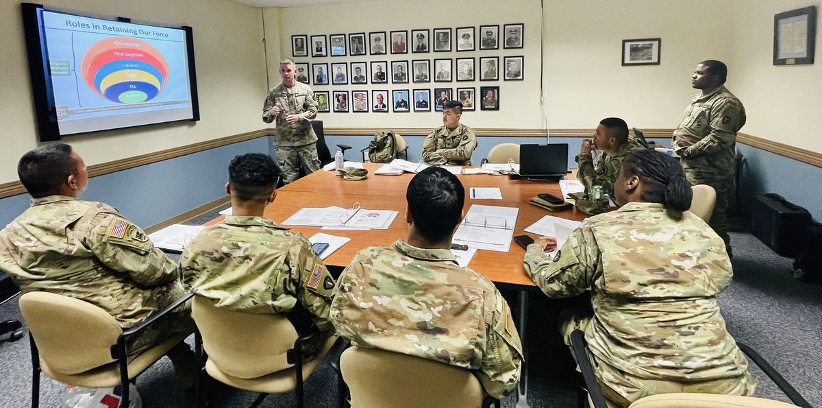 SFC Gordon Cruse (@Team_Anzio Brigade Strength Manager) conducts retention training with 1-141 IN (Alamo) Retention NCOs this past weekend. Retaining our force is one of 72nd IBCT’s highest priorities. #RetainTexas @36thInfantryDiv @TexasGuard @Ringknocker96 @MGTracyNorris