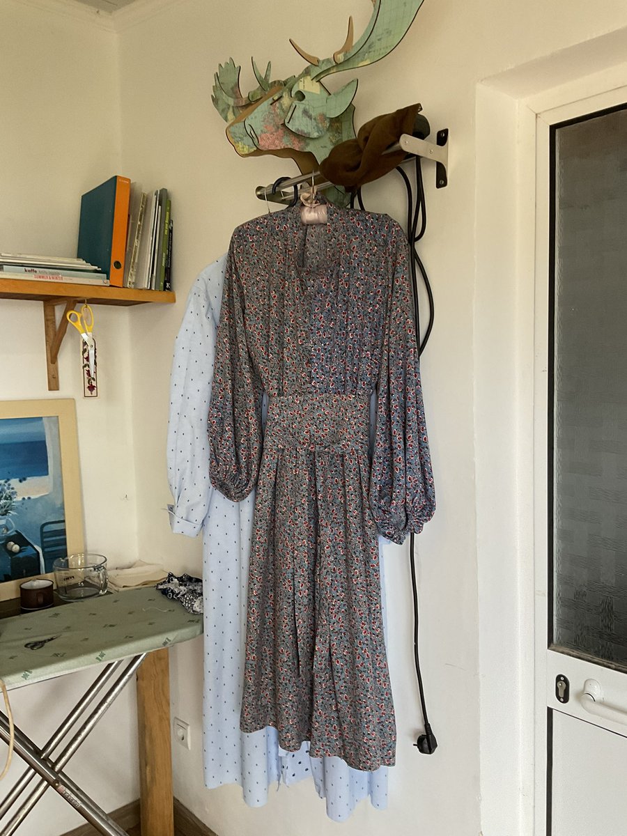 knit1slip1psso's tweet image. #Sewing #VintagePattern #VoguePatterns 
In 1977 this was my best dress. I resized the pattern and it will be my best dress next winter 🙂