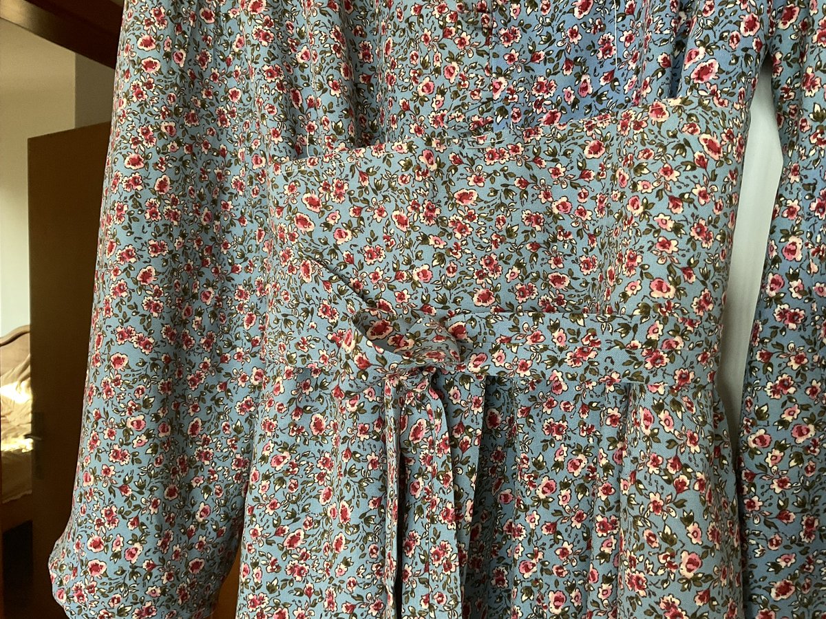 knit1slip1psso's tweet image. #Sewing #VintagePattern #VoguePatterns 
In 1977 this was my best dress. I resized the pattern and it will be my best dress next winter 🙂