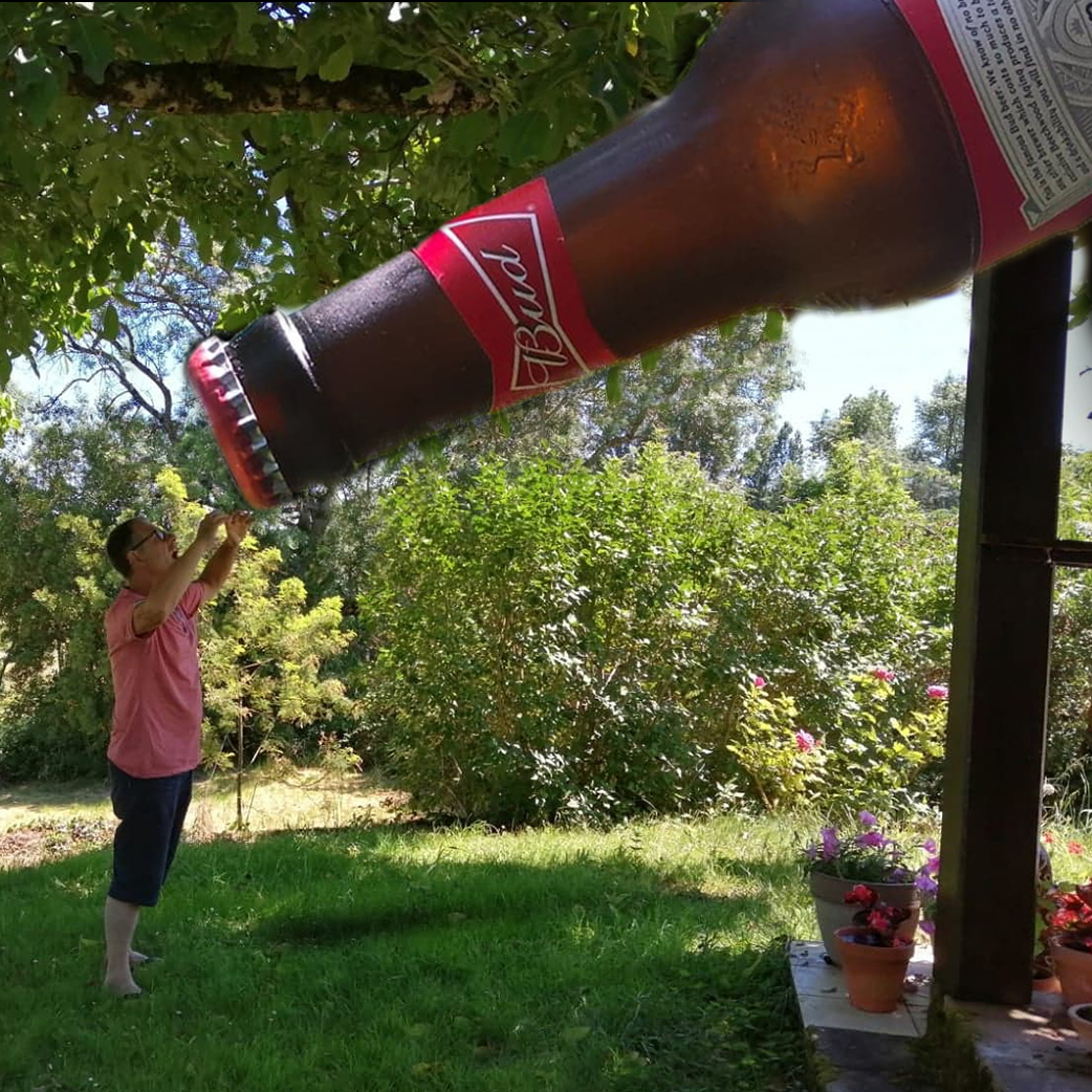 VideoProFrance's tweet image. Giant #budweiser bottle in need of a giant bottle opener ;-) #funphotography #raisingvibes #photographyworkshops