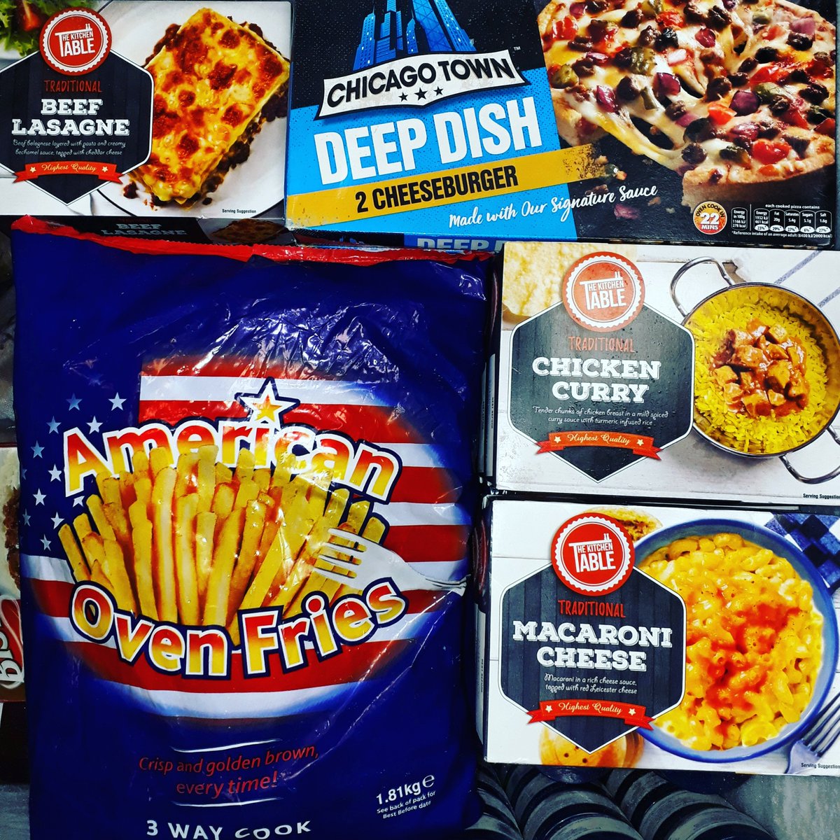 We have loads of food in the shop today. The freezer and fridges are packed with ready meals, icecream, fresh veg and cheese. On the shelves there is fresh bakery bread and there is  more corriander than we have ever seen 😂.
#Food