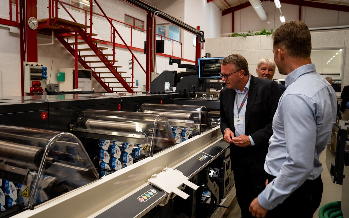 Vækst 😎
Spændende besøg hos <a href="/Nilpeter/">Nilpeter</a> i Slagelse. Imponerende arbejde! Borgmester <a href="/JohnDyrbyPaulse/">John Dyrby Paulsen</a> i tæt samarbejde med virksomheden om vækstmuligheder. Stærkt samarbejde 💪🇩🇰 #dkpol