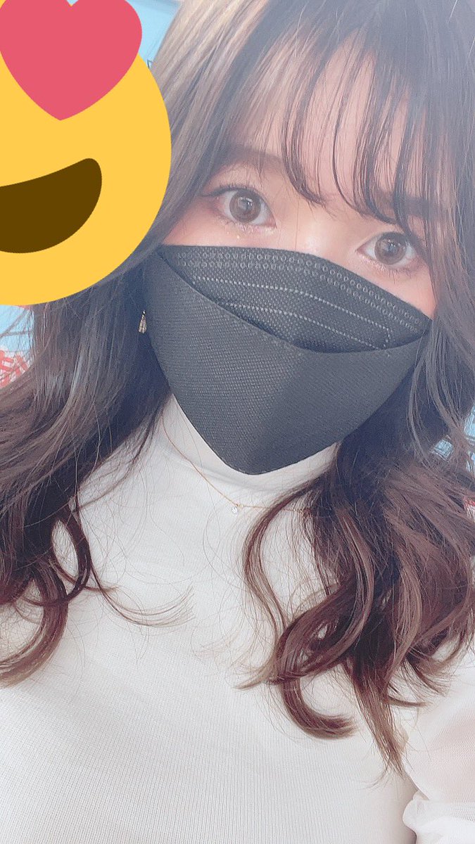hanapote1's tweet photo. 29歳になりました！(遅)
お誕生日おめでとうとお祝いの言葉をいっぱいありがとう🥰⸜❤︎⸝‍

本当はベージュ買おうとして間違えた黒マスクを添えて https://t.co/0DUVfu18vK