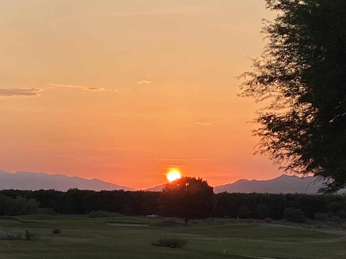RevWarrenL's tweet image. Sunrise over the Torres Blancas Golf Course