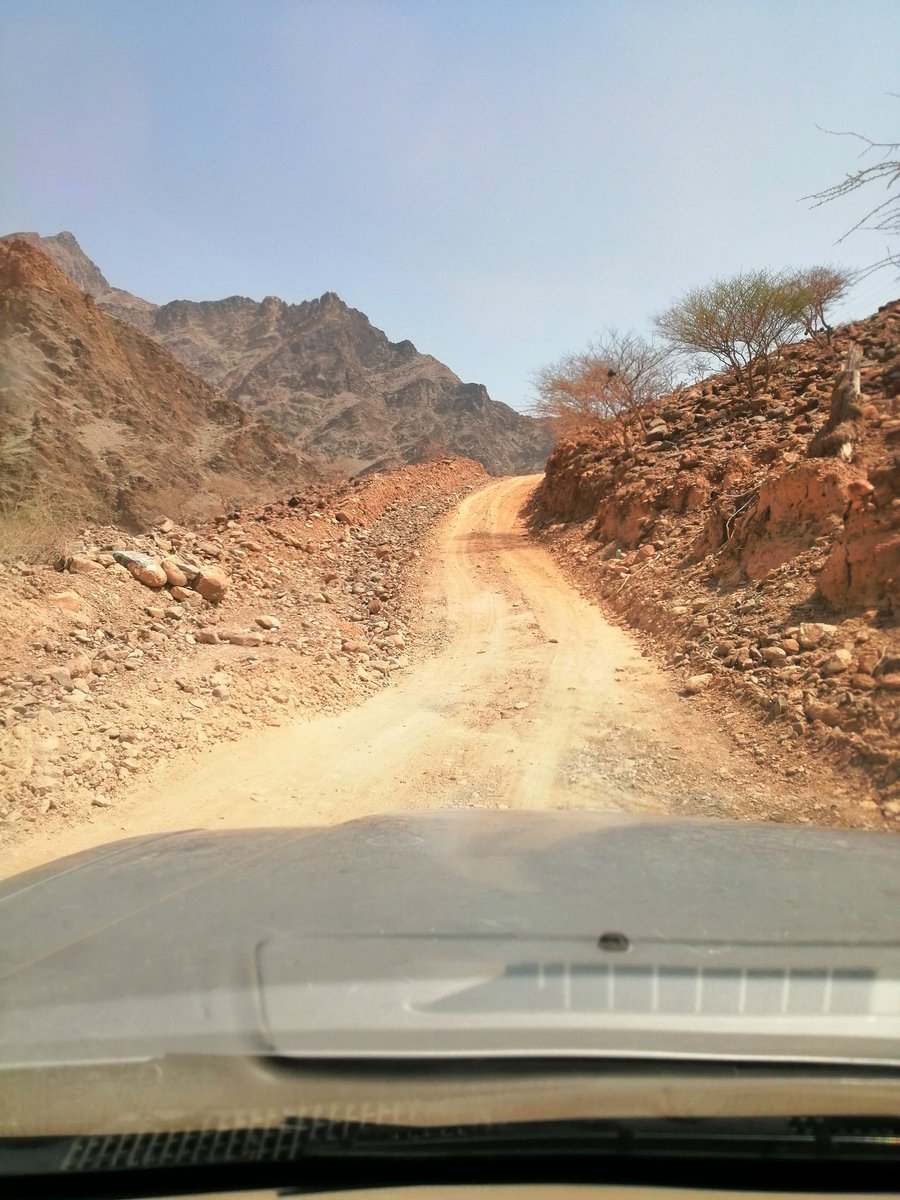 AbuShih01129299's tweet photo. ما زال رصف طريق وادي ضلع ينتظر النور https://t.co/a0RHbFzRzb