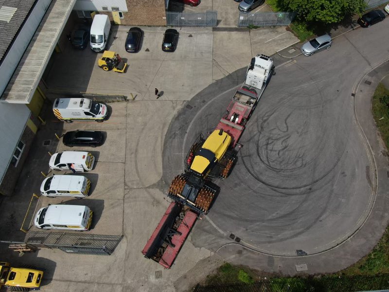 tdrheavyhaulage's tweet photo. Happy Monday everyone, hereβs to a great weekπ
Hereβs a great aerial shot of one of our Low loaders, loaded with a Compactor ready to moveπ
#ConstructionLogistics #heavyhaulage #PlantHaulage #LowLoader #WideLoad #LongLoad #Hiablogistics #Hiabs #LorryLoaders https://t.co/N16LIhesgE