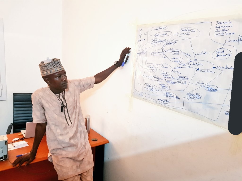 AbdoulSalamIK's tweet image. Après les avoir tenu en cours de Génie #Logiciel pendant leur 2ème et 3ème année du cycle Analyste-#Programmeur à l&apos;Institut Africain d&apos;#Informatique, je les reçois à @SirbaCom pour leur #stage de fin d&apos;#études... 
Au programme #plateformes #web, application #mobile, #SiteWeb...