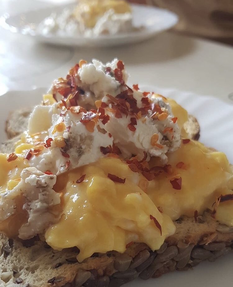 More of a weekend breakfast, but worth considering anyway: @swampadventures (Instagram) pic of their Scrambled eggs with Gorgonzola & a good smattering of our smoked chillies.