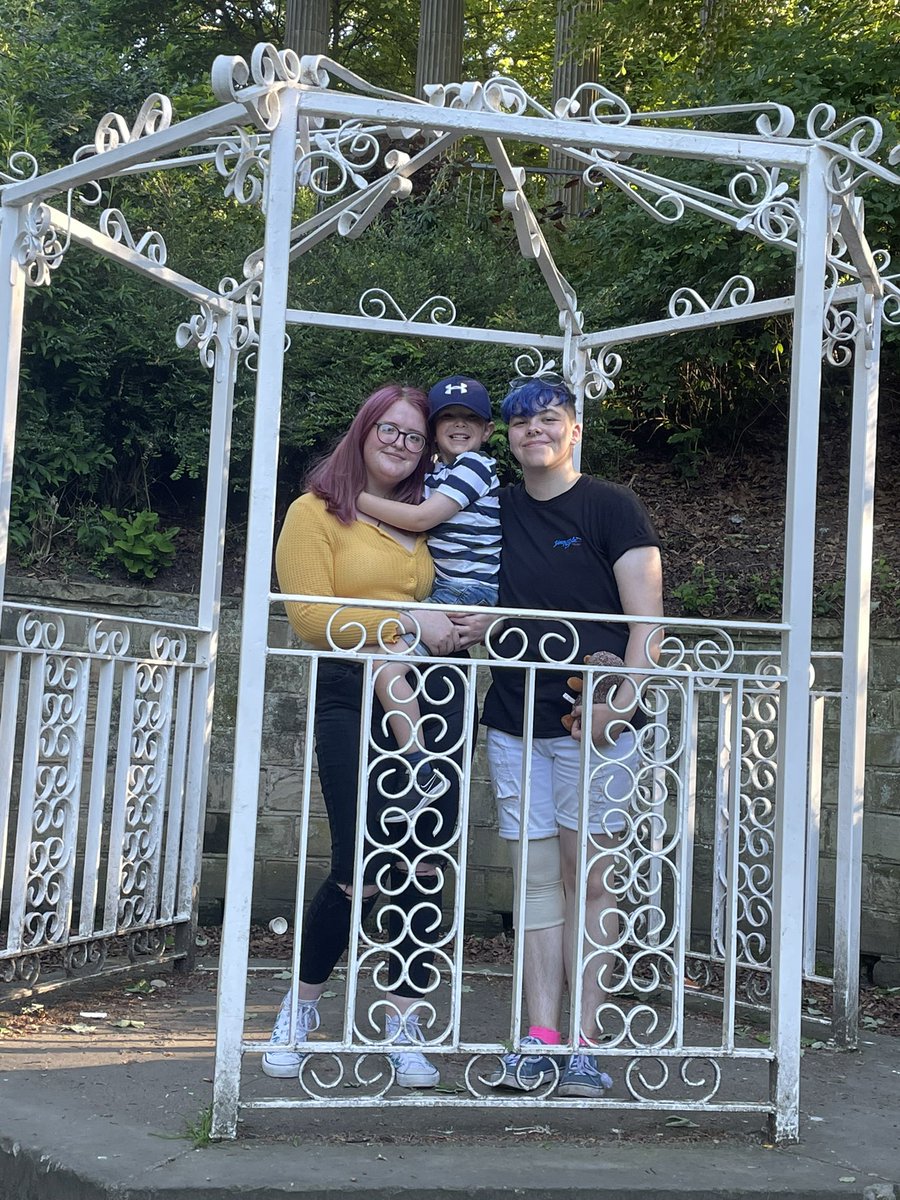 LisaStarkey20's tweet photo. C has had a lovely weekend! He had a visit from his big sis Marisa and her boyfriend Kai. Kai gave him his first guitar lesson! He took them on a Beat the Street walk to/around the park. Quality family time 🥰❤️@EagerElephants @ShawlandsPS https://t.co/OxINjTDLpA