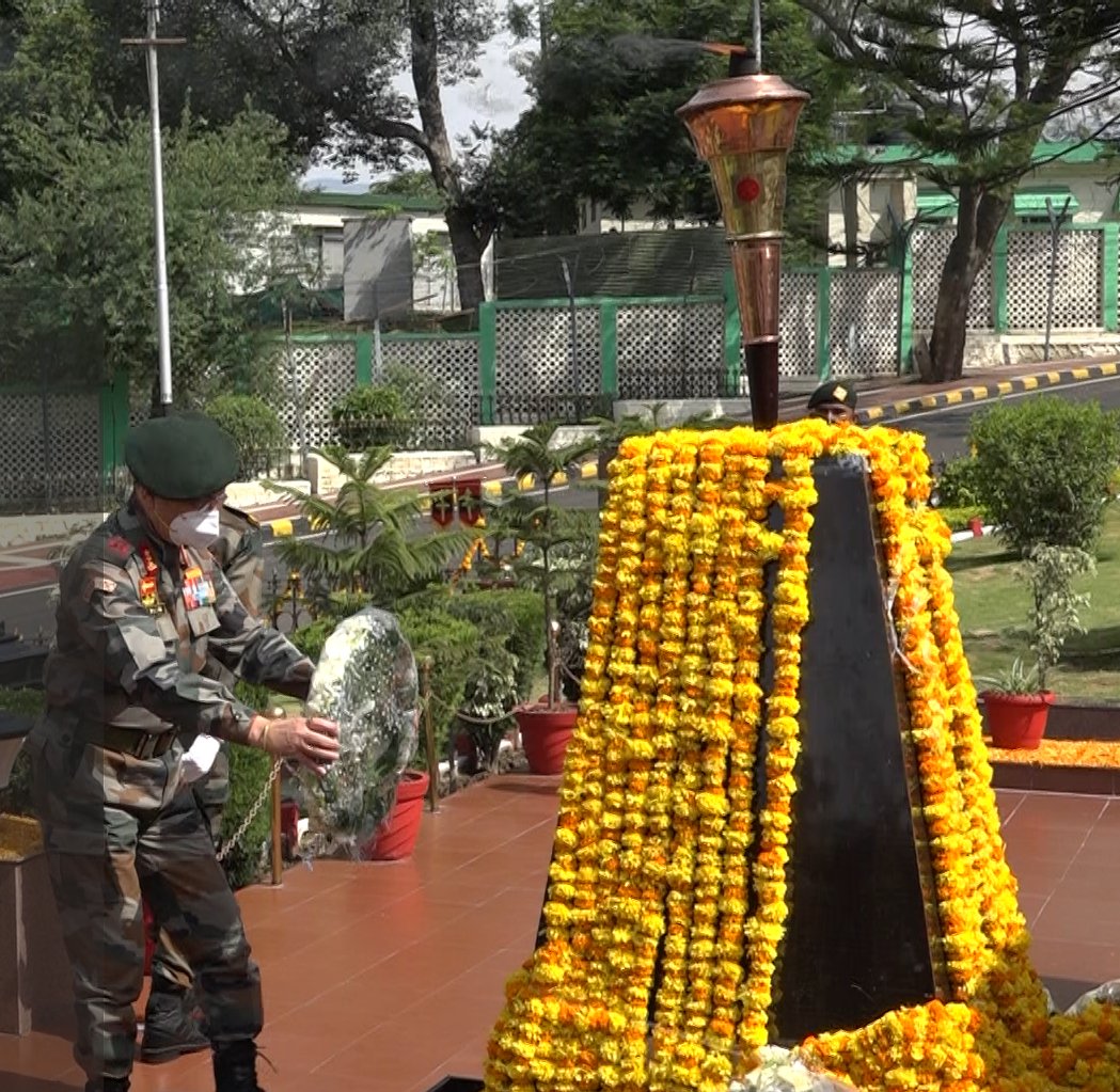 NorthernComd_IA's tweet photo. #SwarnimVijayVarsh

#LtGenYKJoshi, #ArmyCdrNC paid his homage &amp; laid a wreath in memory of our #valiant soldiers at #DhruvaWarMemorial. The event was attended by #veterans, NCC cadets &amp; senior officers.

@adgpi https://t.co/WjqJ6DfkfK