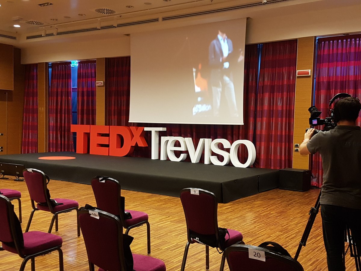 Sabato si é tenuto il @tedxtreviso con gli speech di grandi visionari ed innovatori.
L’impeccabile allestimento cattura la nostra attenzione e ci scatta un ♥️ per i nostri colleghi che l’hanno realizzato!

Perché scegliendo il #BHRSuperTeam sono tornati gli eventi migliori!