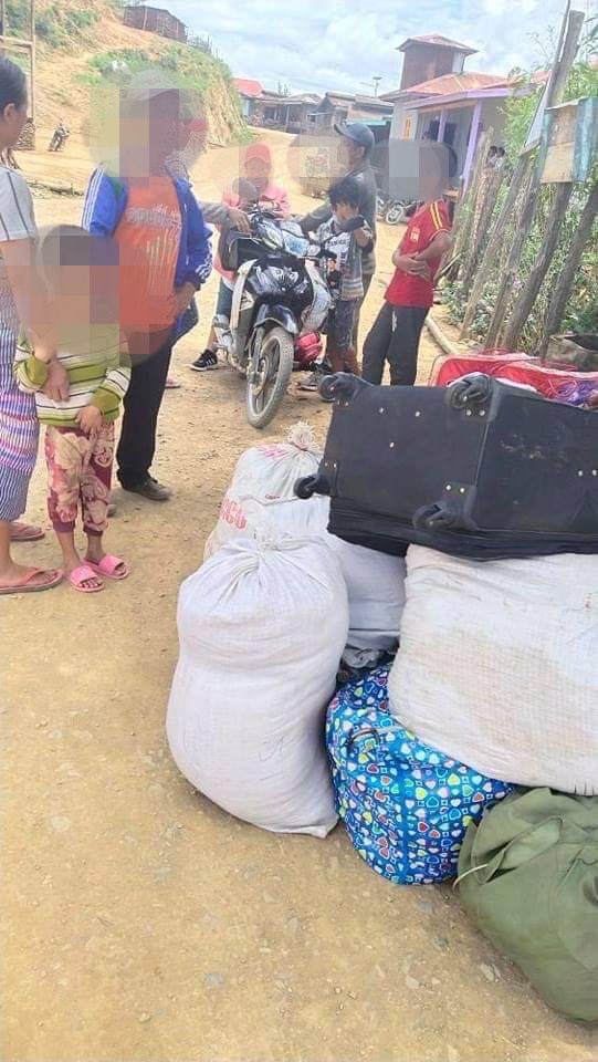 nslwin's tweet photo. THANTLANG, Chin State:

Villagers from 13 villages on Thantlang-Rikar Road fled in fear yesterday as fighting continued. Some villagers from Falam Township also fled. 

#June14Coup #WhatsHappeningInMyanmar #MilkTeaAlliance https://t.co/ejamXFrr5C
