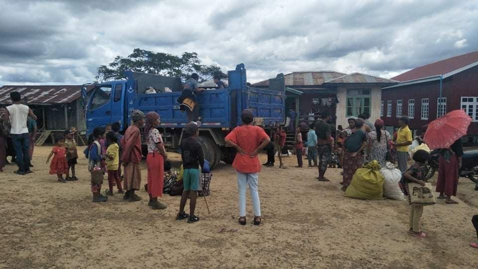 nslwin's tweet photo. THANTLANG, Chin State:

Villagers from 13 villages on Thantlang-Rikar Road fled in fear yesterday as fighting continued. Some villagers from Falam Township also fled. 

#June14Coup #WhatsHappeningInMyanmar #MilkTeaAlliance https://t.co/ejamXFrr5C
