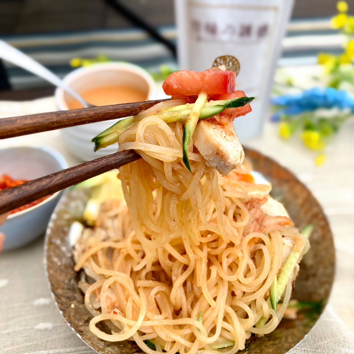 TabelCom's tweet photo. ＼【旨味の誘惑】で汁なし冷麺 ／

人生で最高に美味しい、冷麺でした。

鳥胸肉を酒蒸しして、炙って…

こんなん、家で食べれたら幸せ過ぎますやん😭😭😭

超旨ぇ〜💕🤤🌈🌈🌈

#飯テロ #お腹ペコリン部 #旨味の誘惑 
#冷麺 #ヘルシー https://t.co/eK6rmi2MAT