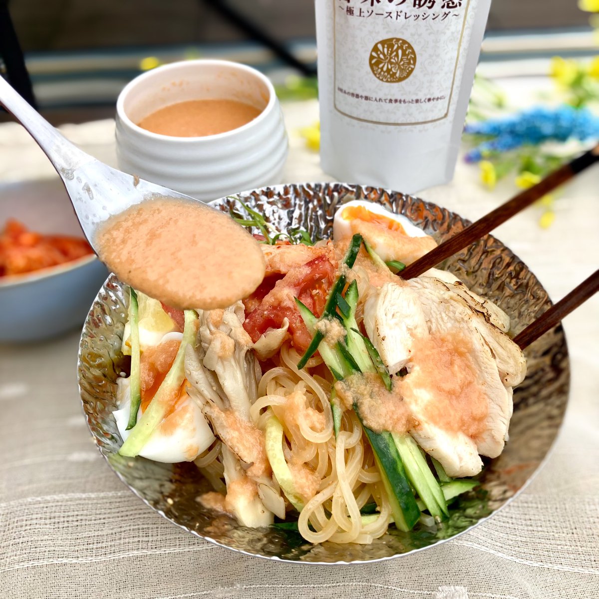 TabelCom's tweet photo. ＼【旨味の誘惑】で汁なし冷麺 ／

人生で最高に美味しい、冷麺でした。

鳥胸肉を酒蒸しして、炙って…

こんなん、家で食べれたら幸せ過ぎますやん😭😭😭

超旨ぇ〜💕🤤🌈🌈🌈

#飯テロ #お腹ペコリン部 #旨味の誘惑 
#冷麺 #ヘルシー https://t.co/eK6rmi2MAT