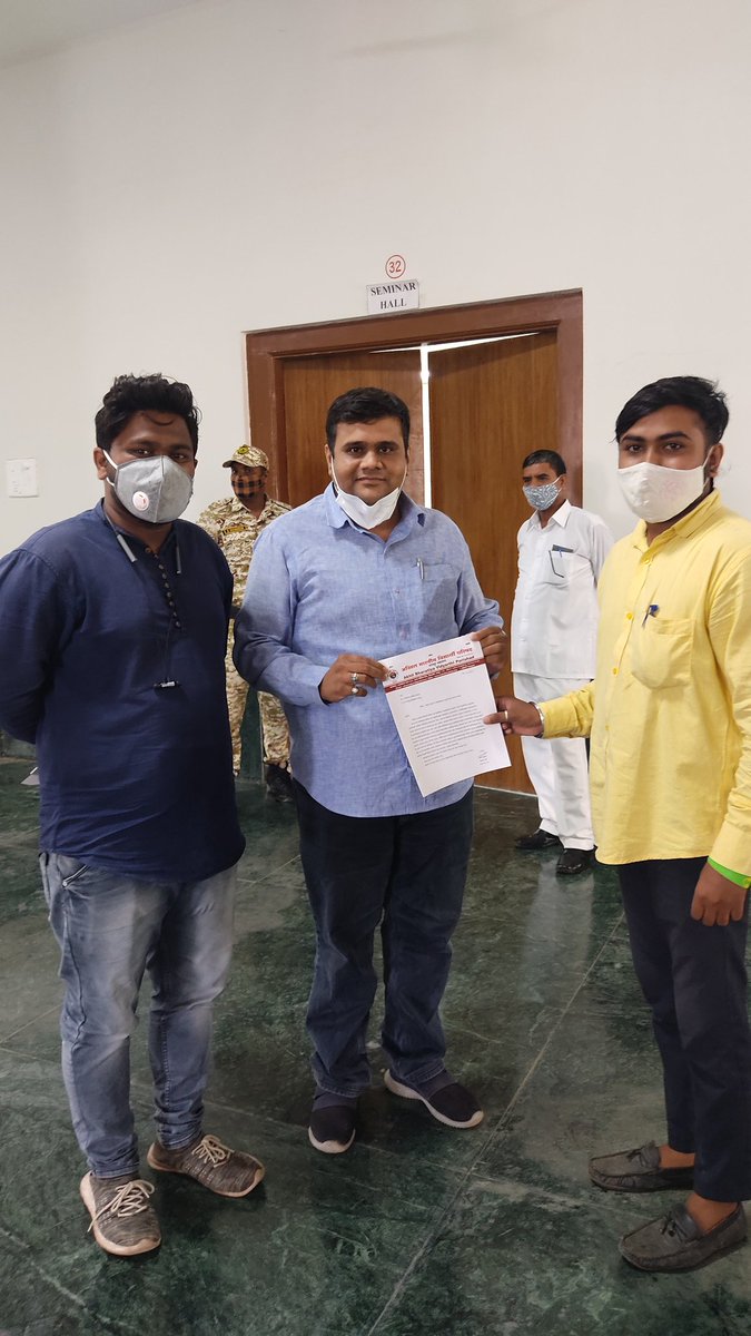 KaranDKhandale1's tweet photo. नागपूर विद्यापीठ व्यवस्थापन परिषद सदस्यांना अभाविपचे निवेदन
#RefundExamFee #ReduceCollegeFee
@ABVPVidarbha @NagpurAbvp https://t.co/HOo4qYKjd0