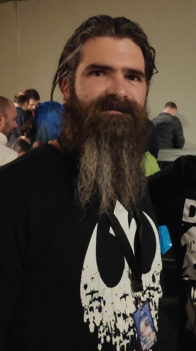 Lafosadelrancor's tweet image. Hoy estamos de luto. El pasado fin de semana hemos sufrido la pérdida de uno de nuestros miembros más queridos en la Fosa. Nos queda para la posteridad su legado con sus mágicas ediciones, y nuestro #DalePacoto.
Descansa en Paz, Pacoto. La Fuerza estará contigo... ¡Siempre!