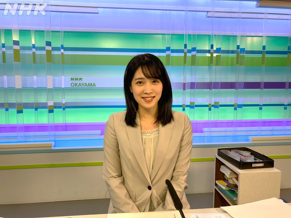 Nhk岡山 テレビニュースデビューを果たした 松本真季 アナ 放送終了後 緊張から解放された時の一枚です 日々勉強中です よろしくお願いします 21nhk新人アナウンサー この2か月行われてきた新人アナ研修の様子をお伝えした番組を Nhkプラスで